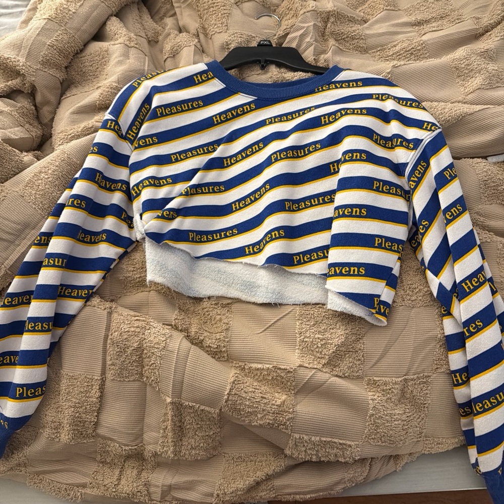 Forever 21 Blue and Yellow Graphic Crop Top